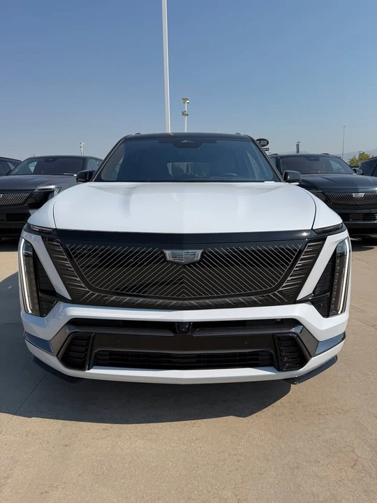 2027 Cadillac Vistiq - Image 3 of 17