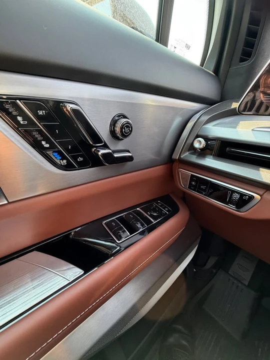 2027 Cadillac Vistiq - Image 10 of 17