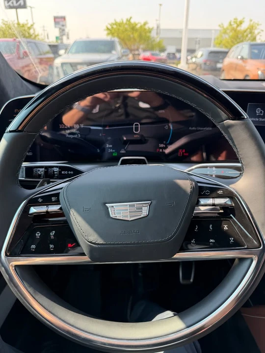 2027 Cadillac Vistiq - Image 9 of 17