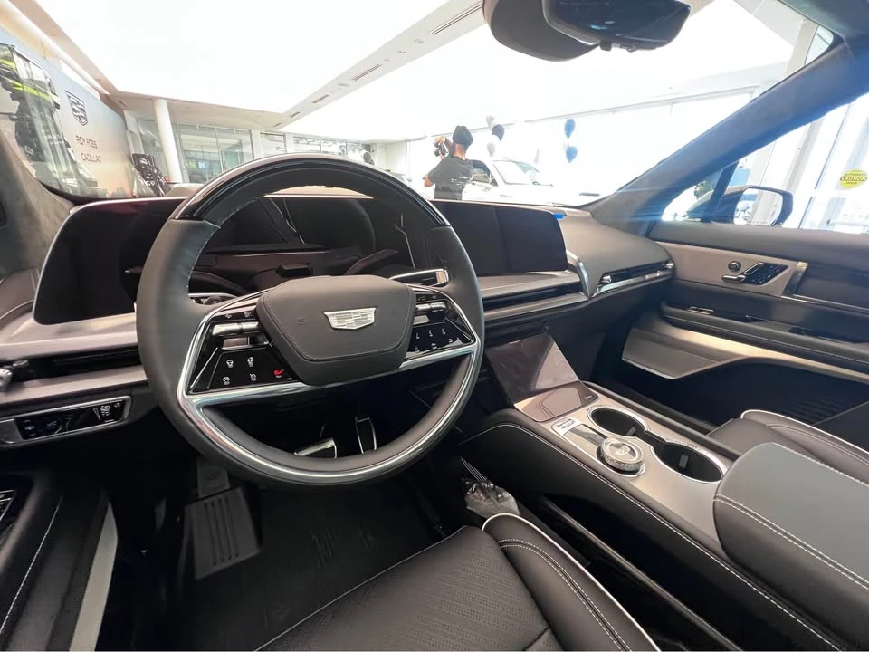 2027 Cadillac Vistiq - Image 9 of 10