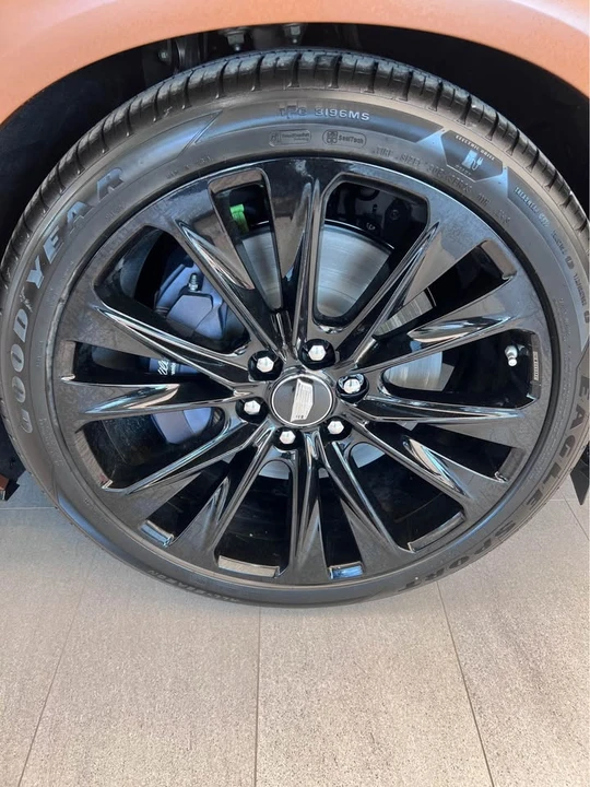 2027 Cadillac Vistiq - Image 4 of 10