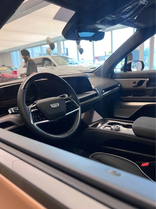 2027 Cadillac Vistiq - Image 7 of 10