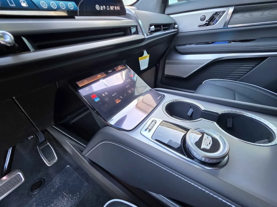 2027 Cadillac Vistiq - Image 8 of 10