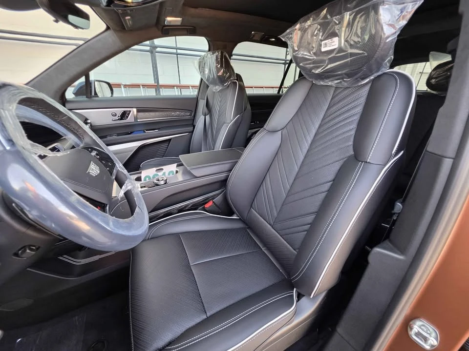 2027 Cadillac Vistiq - Image 5 of 10