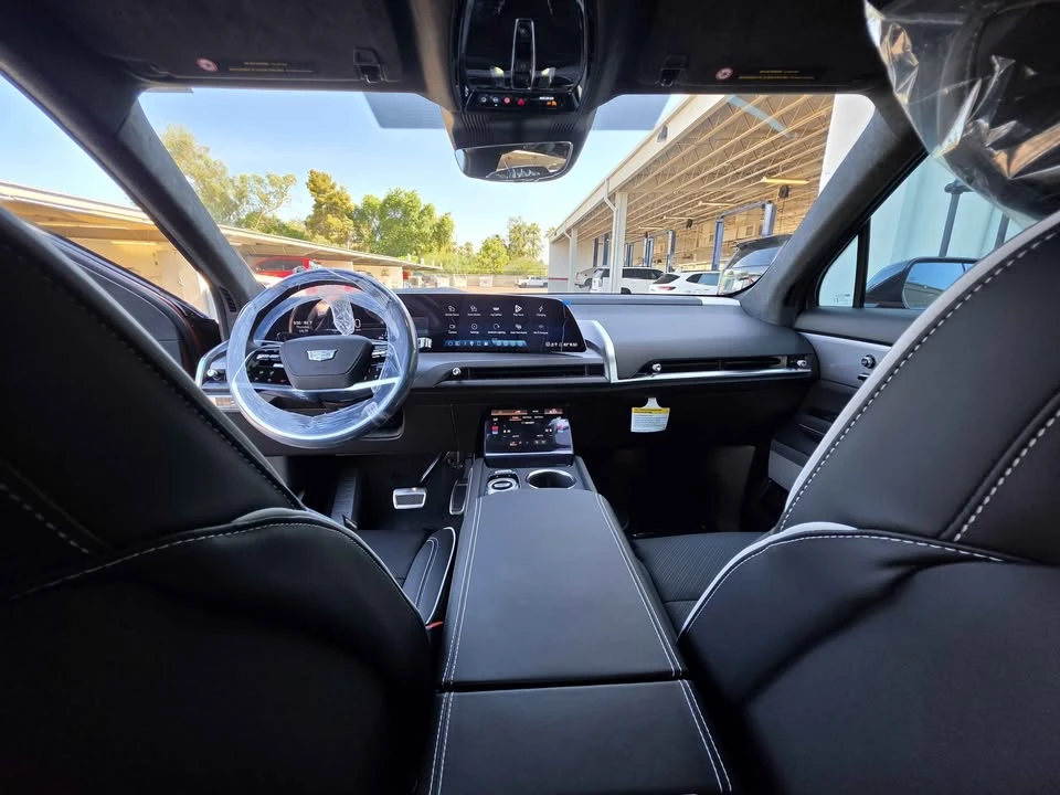 2027 Cadillac Vistiq - Image 10 of 10