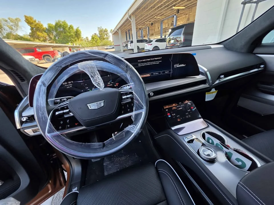 2027 Cadillac Vistiq - Image 6 of 10