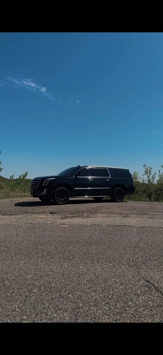 2027 Cadillac Escalade 5th Gen - Image 2 of 3