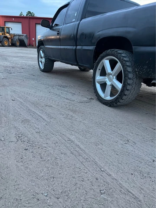 2027 Chevrolet Silverado 4th Gen - Image 3 of 4