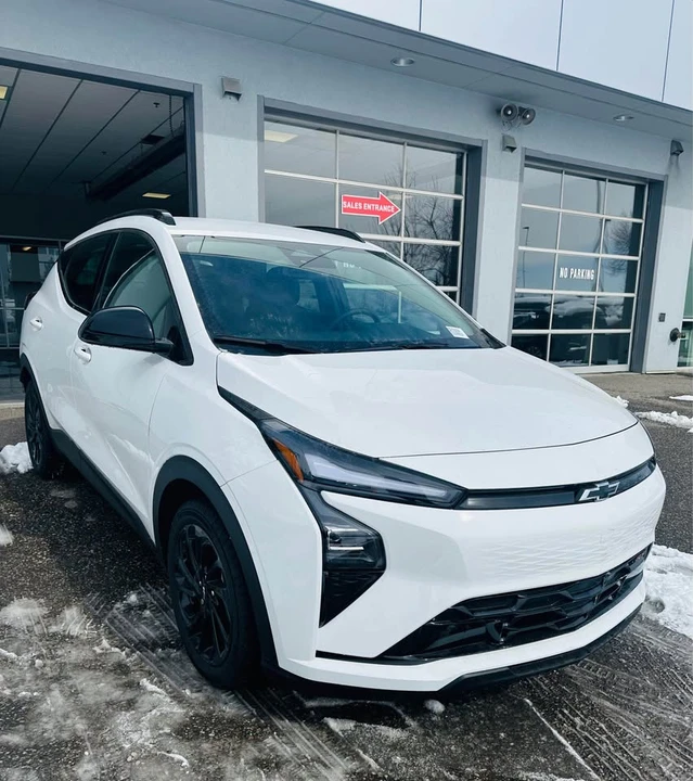 2027 Chevrolet - Image 2 of 7