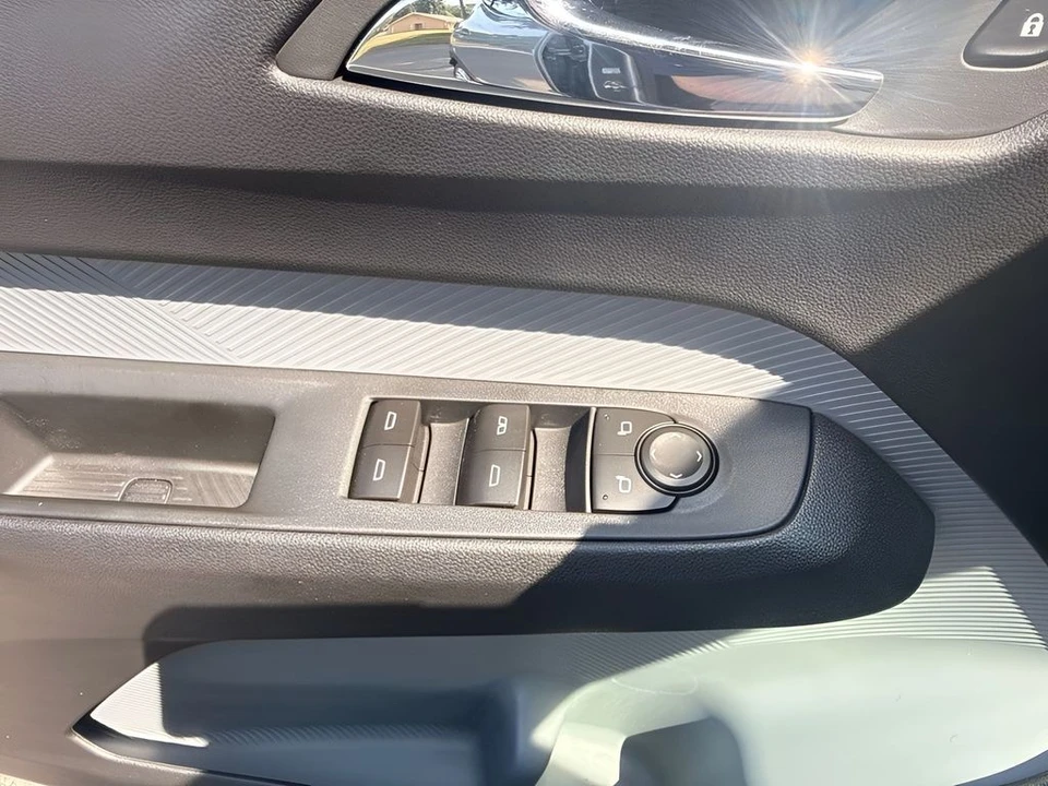 2027 Chevrolet Volt - Image 26 of 31