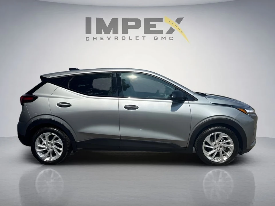 2027 Chevrolet Volt - Image 6 of 31