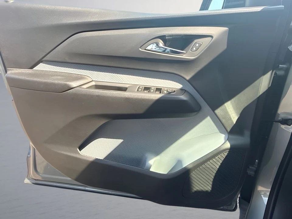 2027 Chevrolet Volt - Image 25 of 31