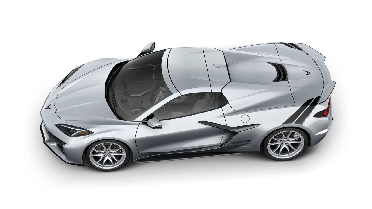 2027 Chevrolet Corvette C8 Grand Sport - Image 15 of 19