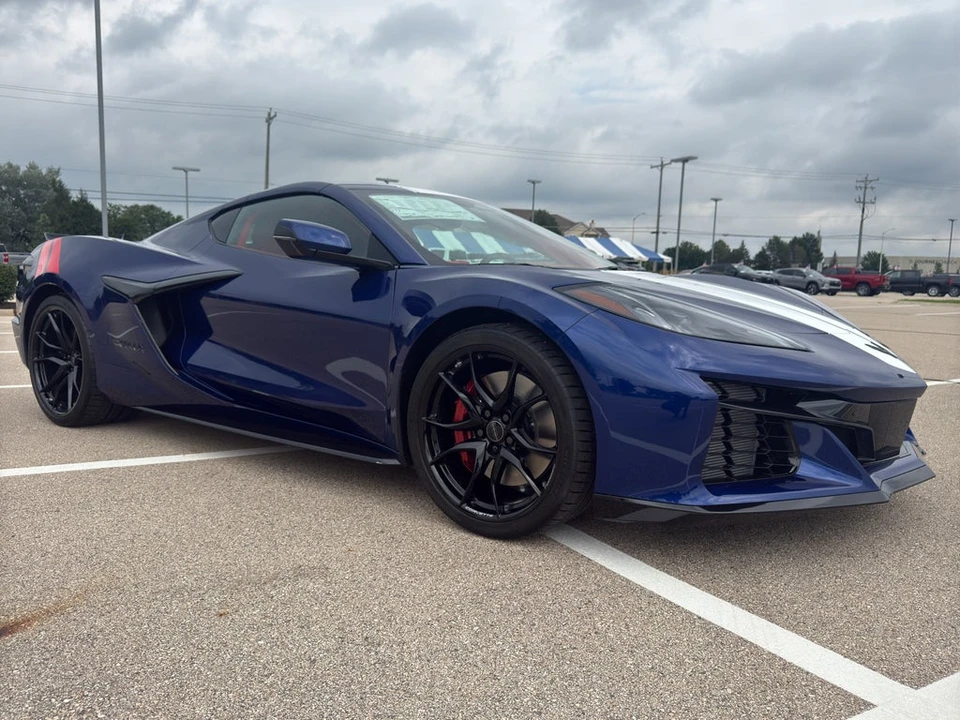 2027 Chevrolet Corvette C8 Grand Sport - Image 13 of 31