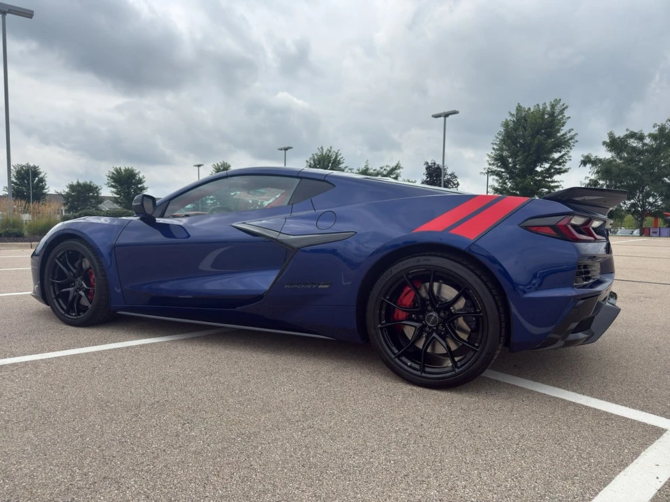 2027 Chevrolet Corvette C8 Grand Sport - Image 4 of 31