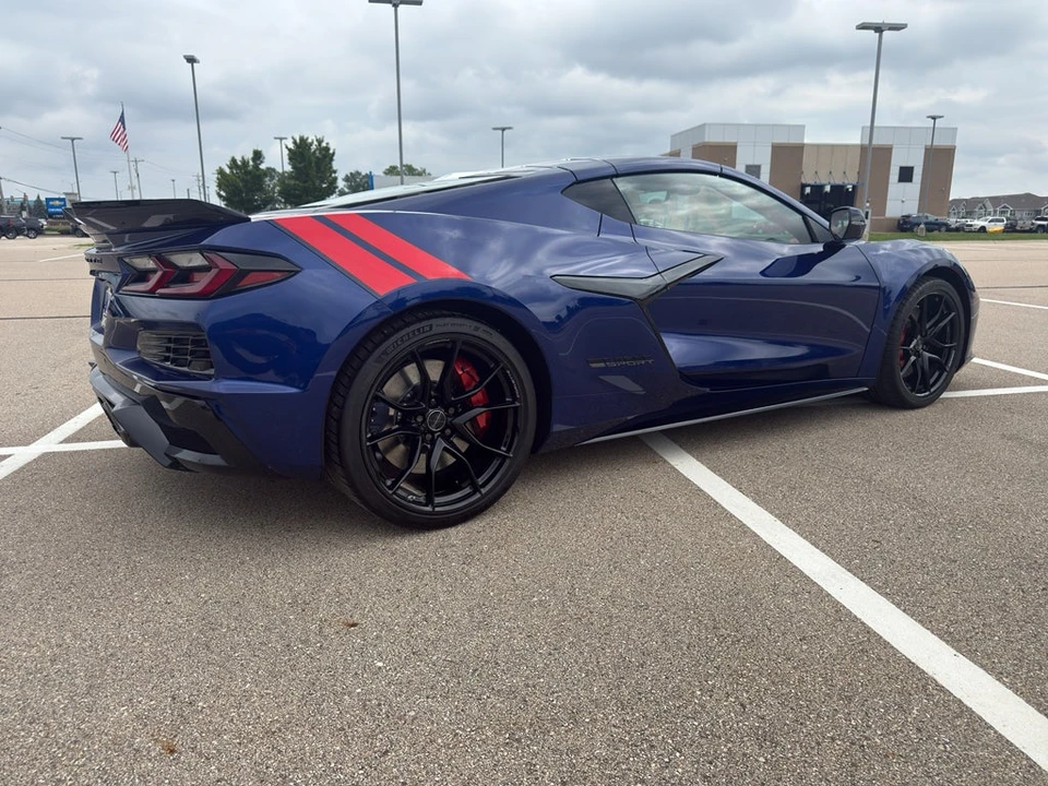 2027 Chevrolet Corvette C8 Grand Sport - Image 9 of 31