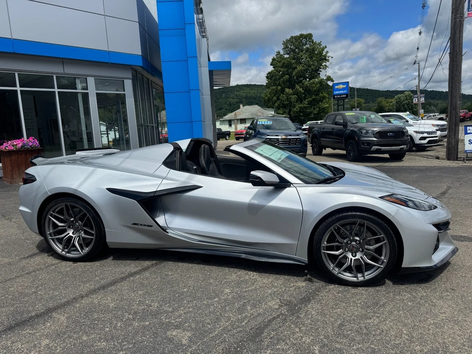 2027 Chevrolet Corvette C8 Z06 - Image 5 of 30