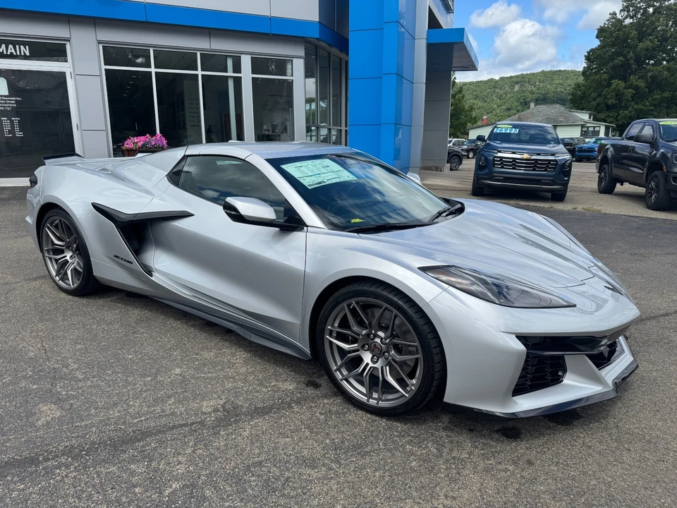 2027 Chevrolet Corvette C8 Z06 - Image 17 of 30