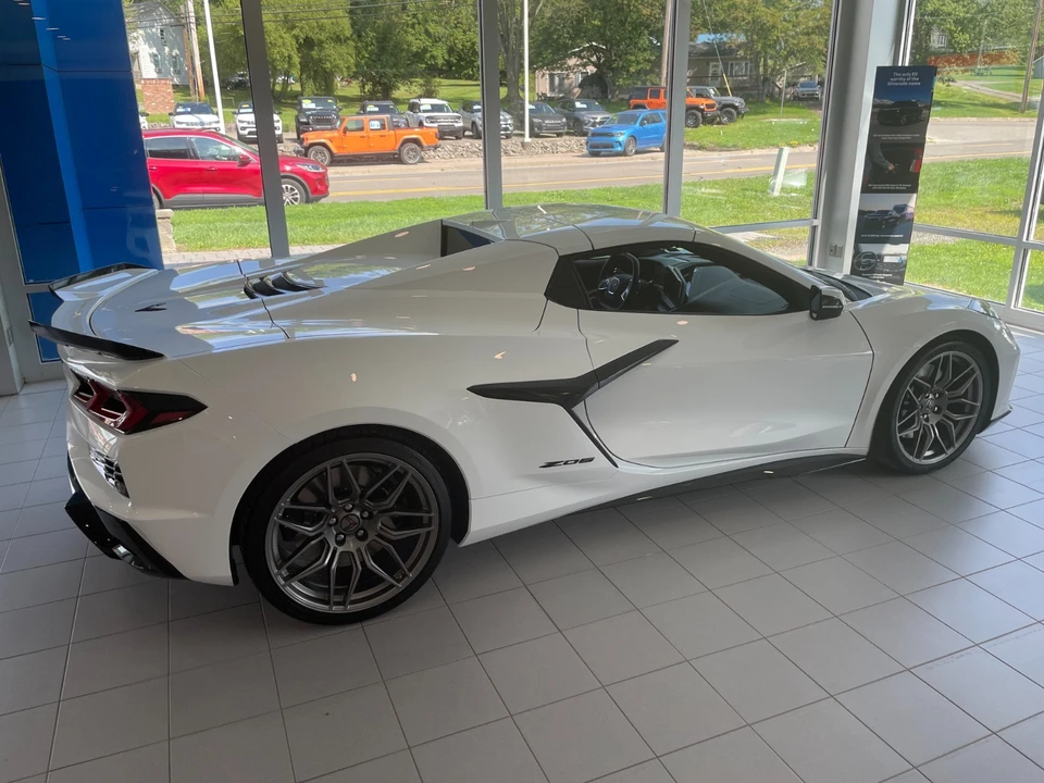 2027 Chevrolet Corvette C8 Z06 - Image 11 of 31