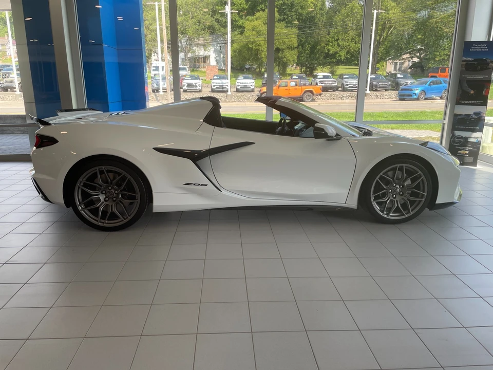 2027 Chevrolet Corvette C8 Z06 - Image 7 of 31