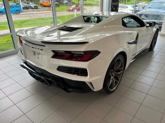 2027 Chevrolet Corvette C8 Z06 - Image 9 of 31