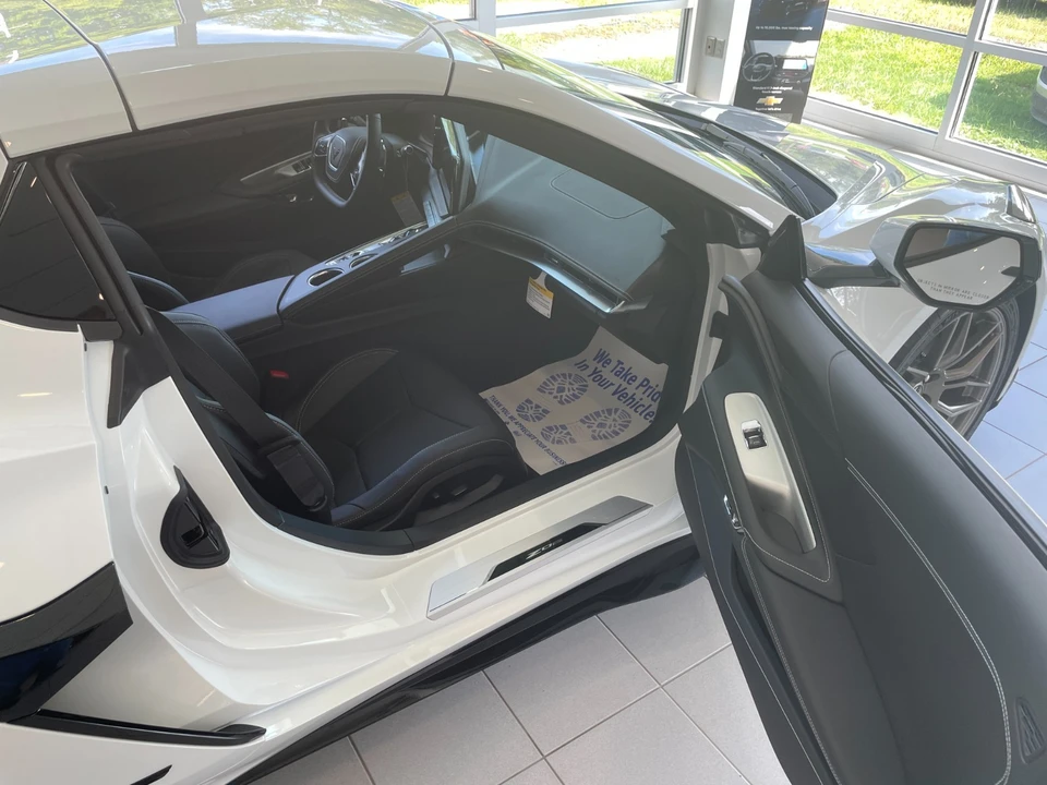 2027 Chevrolet Corvette C8 Z06 - Image 19 of 31