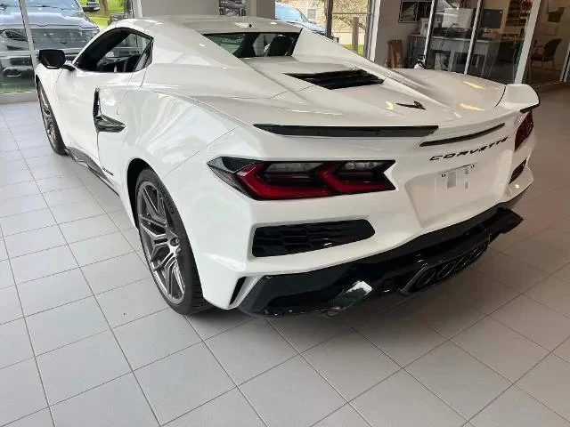 2027 Chevrolet Corvette C8 Z06 - Image 10 of 31