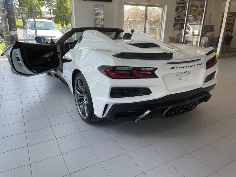 2027 Chevrolet Corvette C8 Z06 - Image 22 of 31