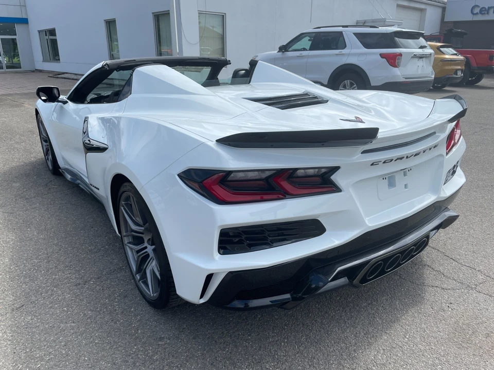 2027 Chevrolet Corvette C8 Z06 - Image 27 of 31
