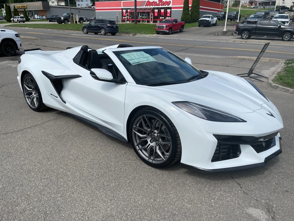 2027 Chevrolet Corvette C8 Z06 - Image 25 of 31