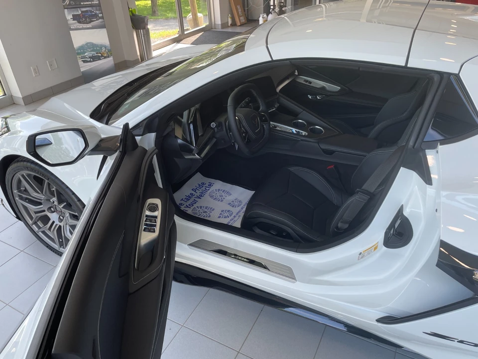 2027 Chevrolet Corvette C8 Z06 - Image 16 of 31
