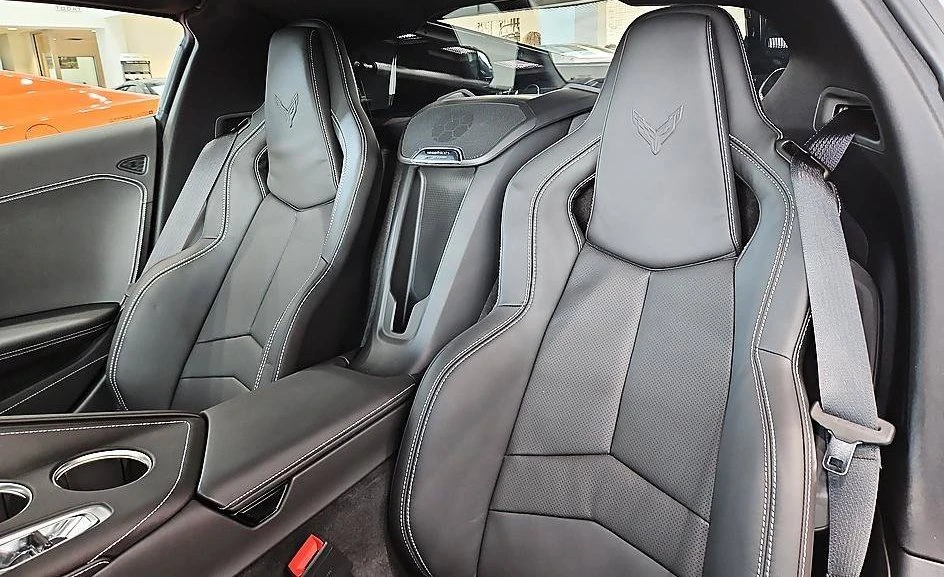 2027 Chevrolet Corvette C8 Z06 - Image 11 of 19