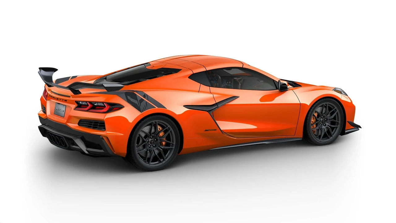 2027 Chevrolet Corvette C8 Z06 - Image 28 of 31