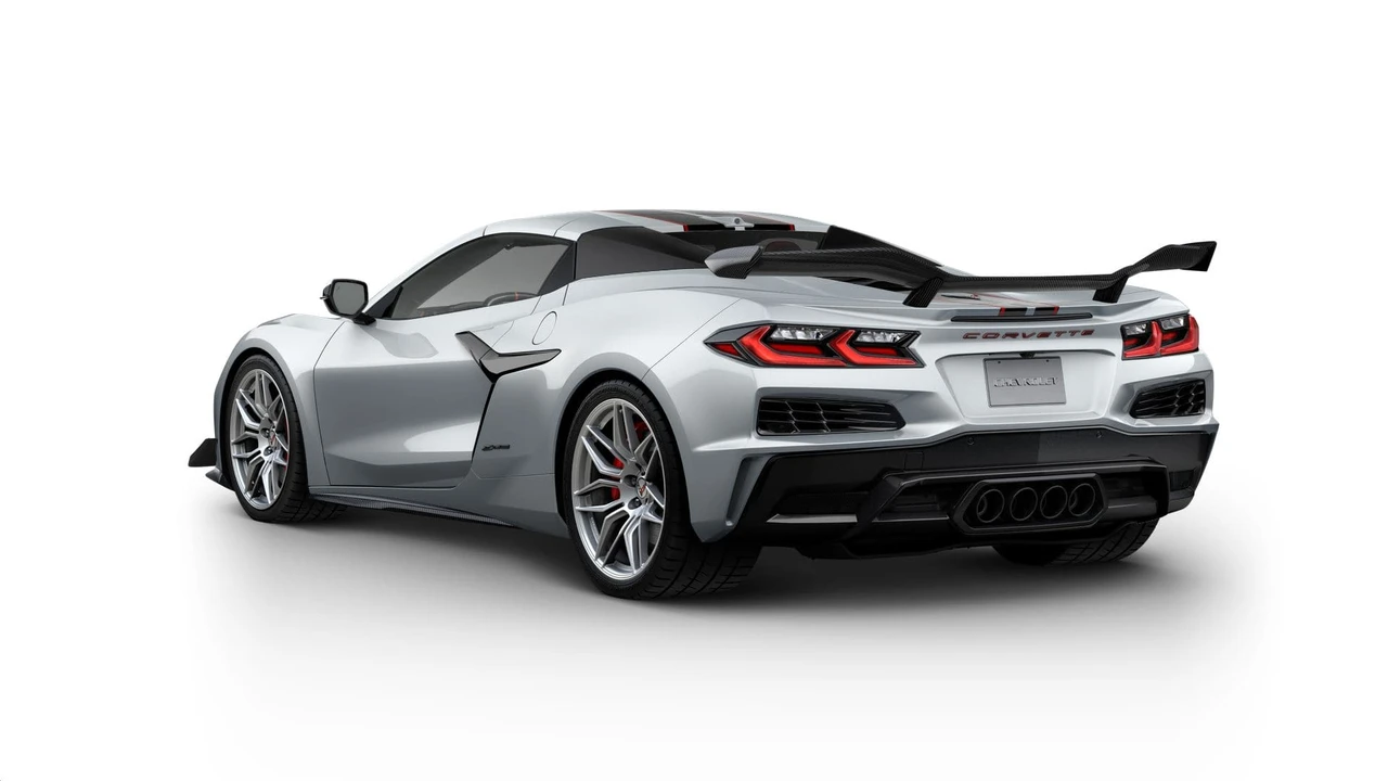 2027 Chevrolet Corvette C8 Z06 - Image 27 of 31
