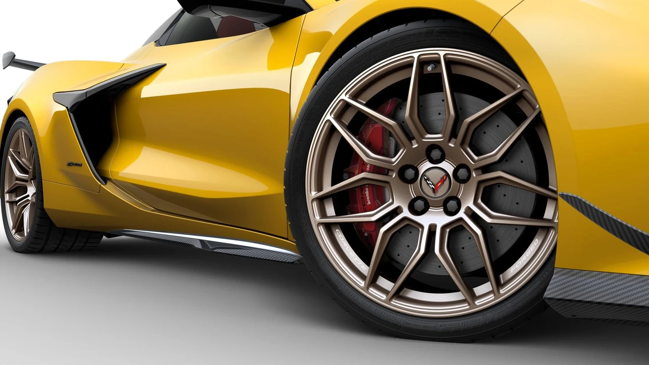 2027 Chevrolet Corvette C8 Z06 - Image 6 of 11