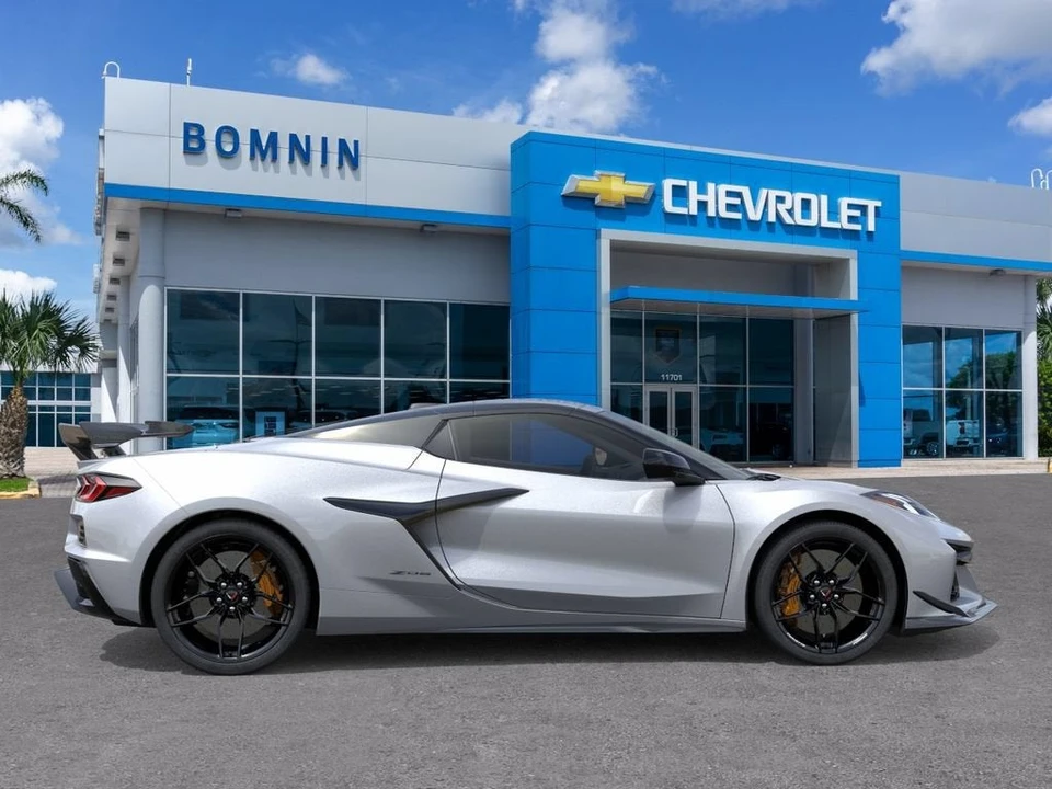 2027 Chevrolet Corvette C8 Z06 - Image 6 of 31