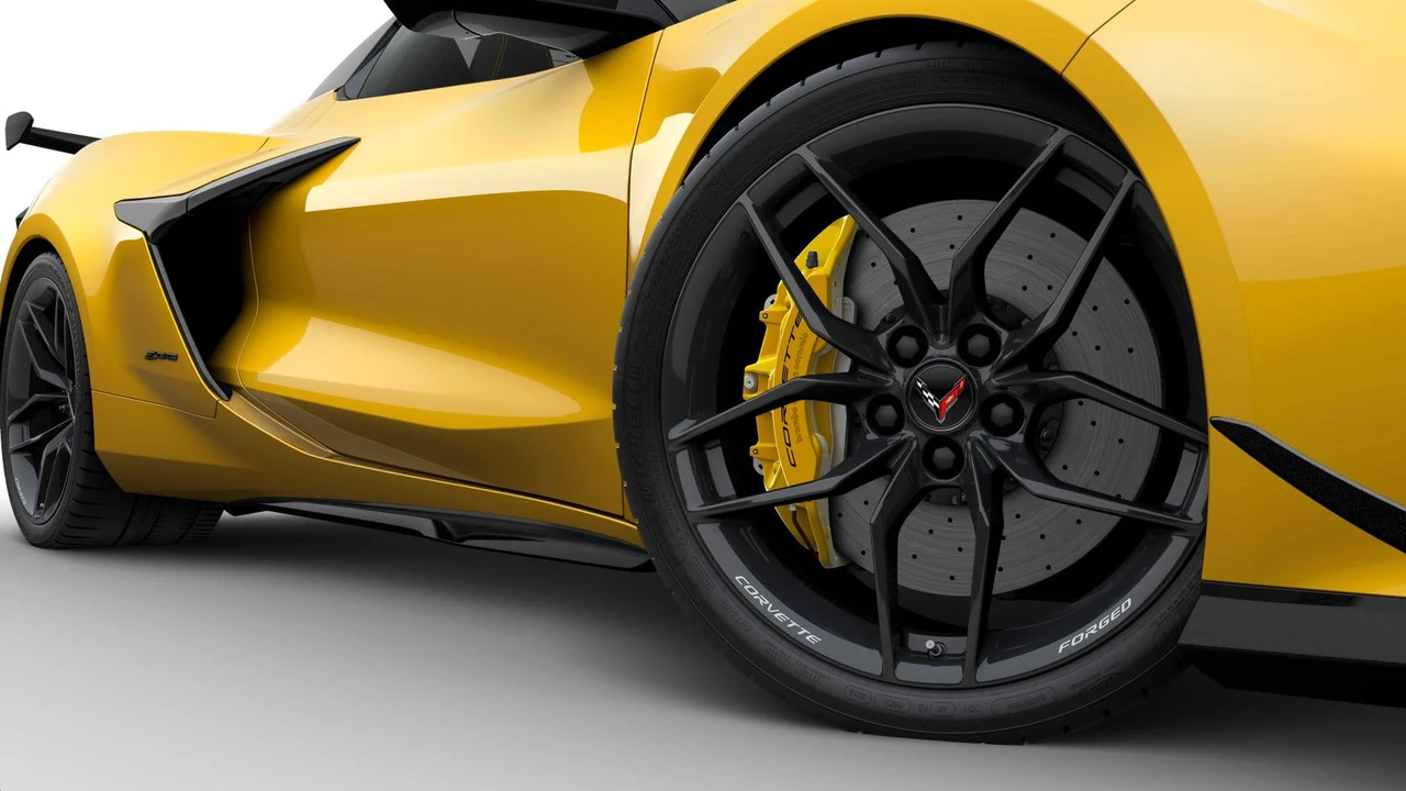 2027 Chevrolet Corvette C8 Z06 - Image 6 of 11