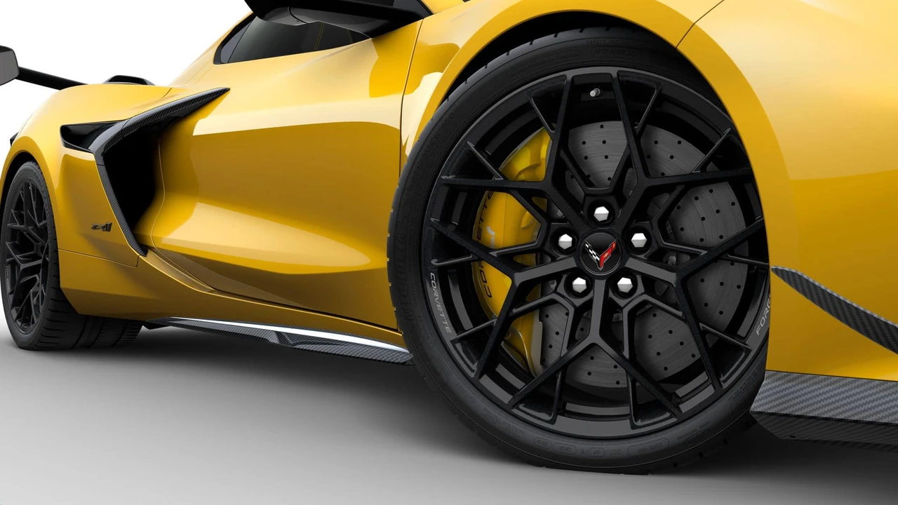 2027 Chevrolet Corvette C8 ZR1 - Image 6 of 11