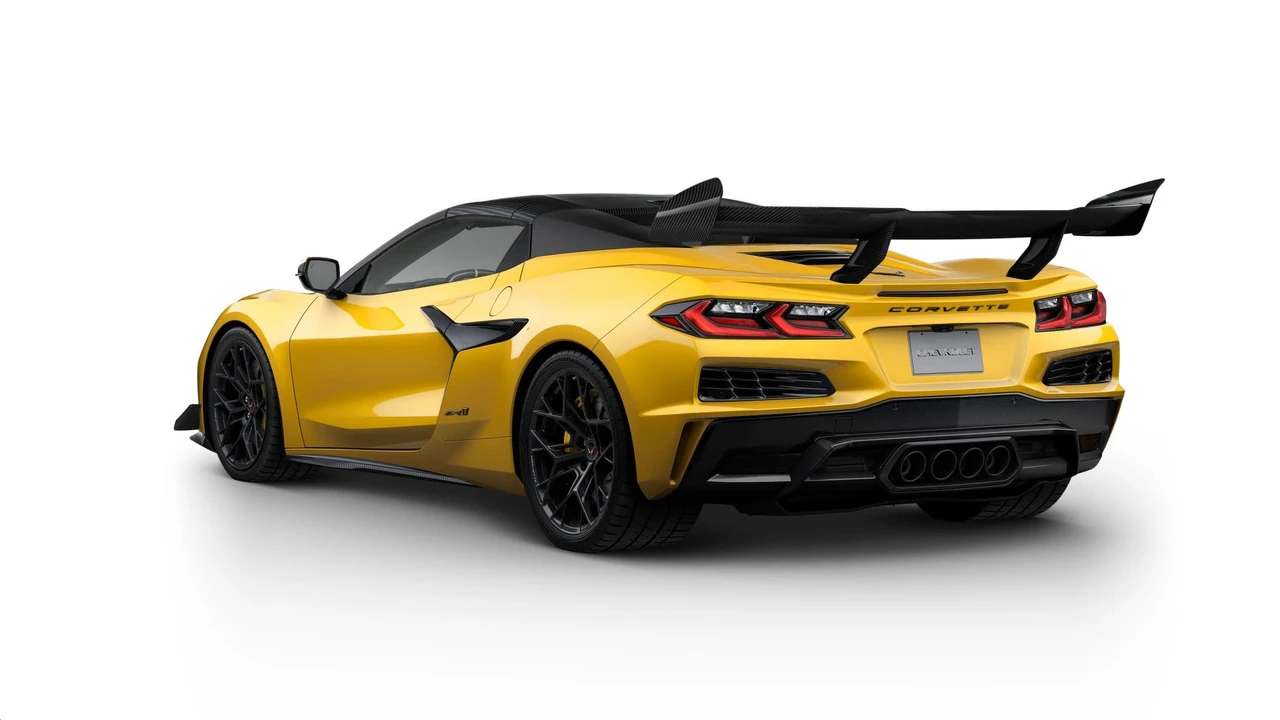 2027 Chevrolet Corvette C8 ZR1 - Image 27 of 31