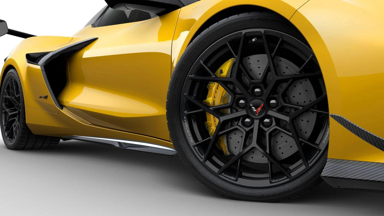 2027 Chevrolet Corvette C8 ZR1 - Image 30 of 31