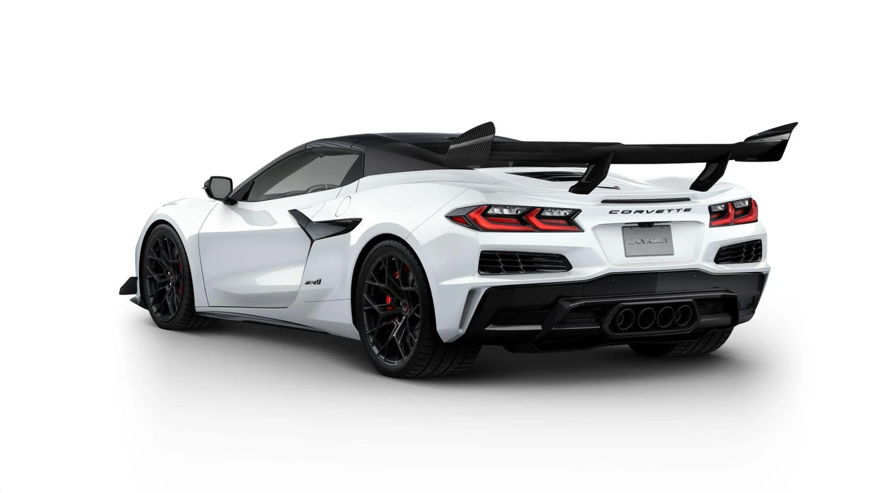 2027 Chevrolet Corvette C8 ZR1 - Image 27 of 31