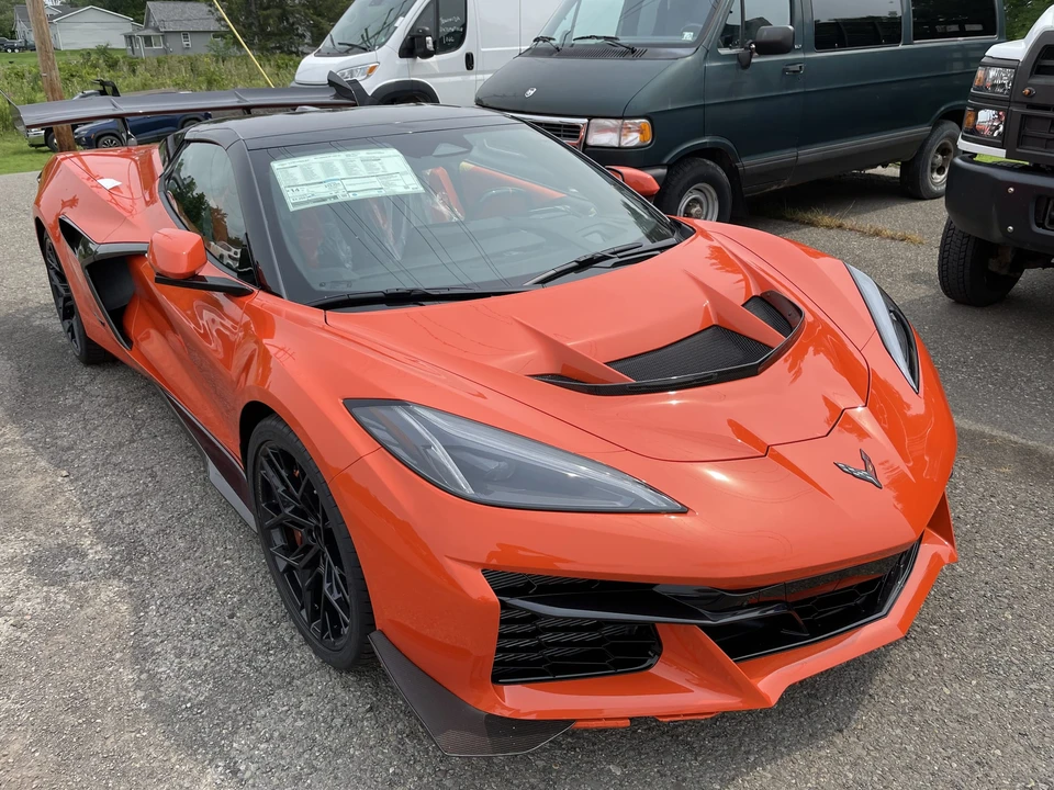 2027 Chevrolet Corvette C8 ZR1 - Image 22 of 31