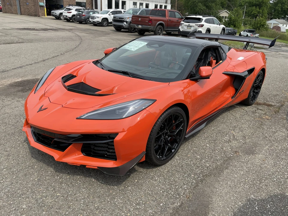 2027 Chevrolet Corvette C8 ZR1 - Image 25 of 31