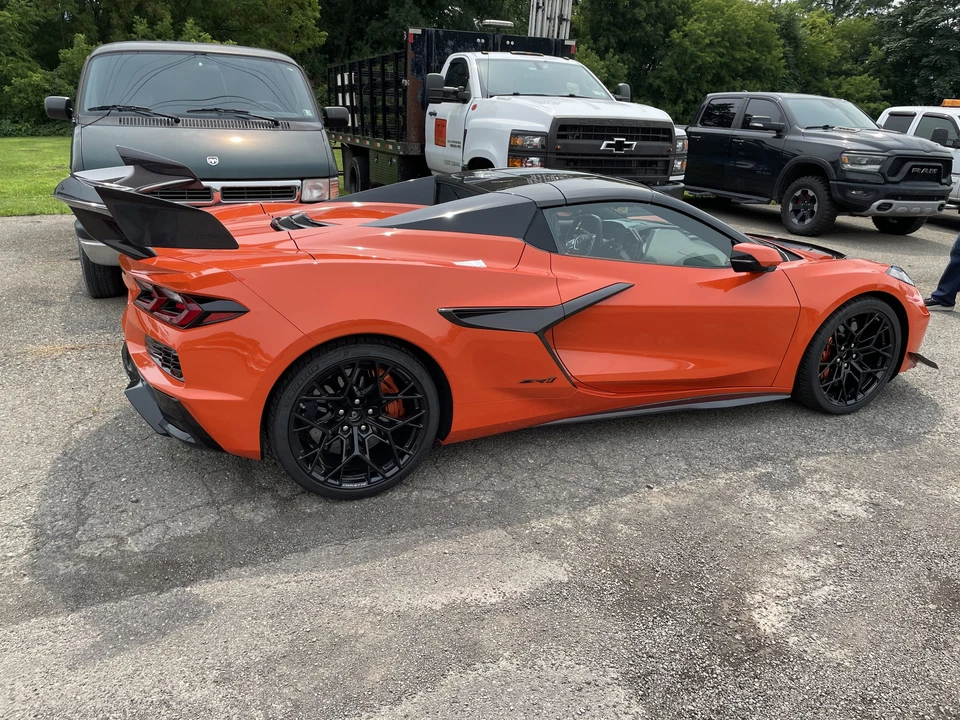 2027 Chevrolet Corvette C8 ZR1 - Image 23 of 31