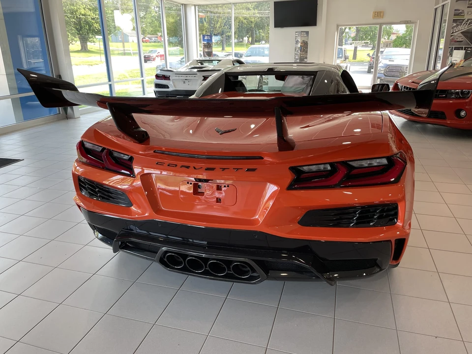 2027 Chevrolet Corvette C8 ZR1 - Image 18 of 31