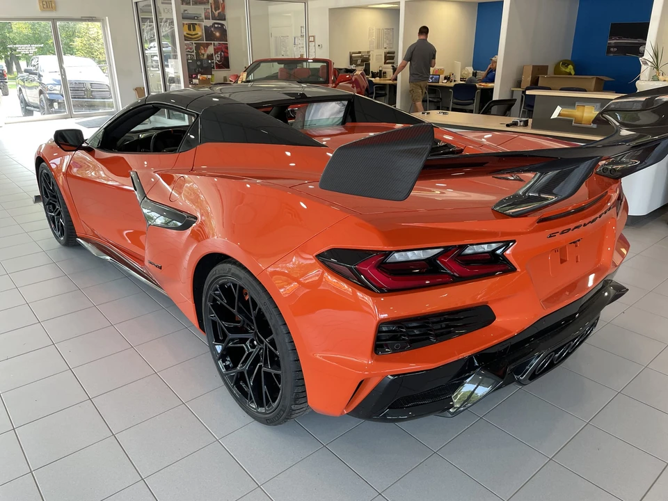 2027 Chevrolet Corvette C8 ZR1 - Image 19 of 31