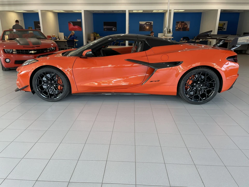 2027 Chevrolet Corvette C8 ZR1 - Image 20 of 31