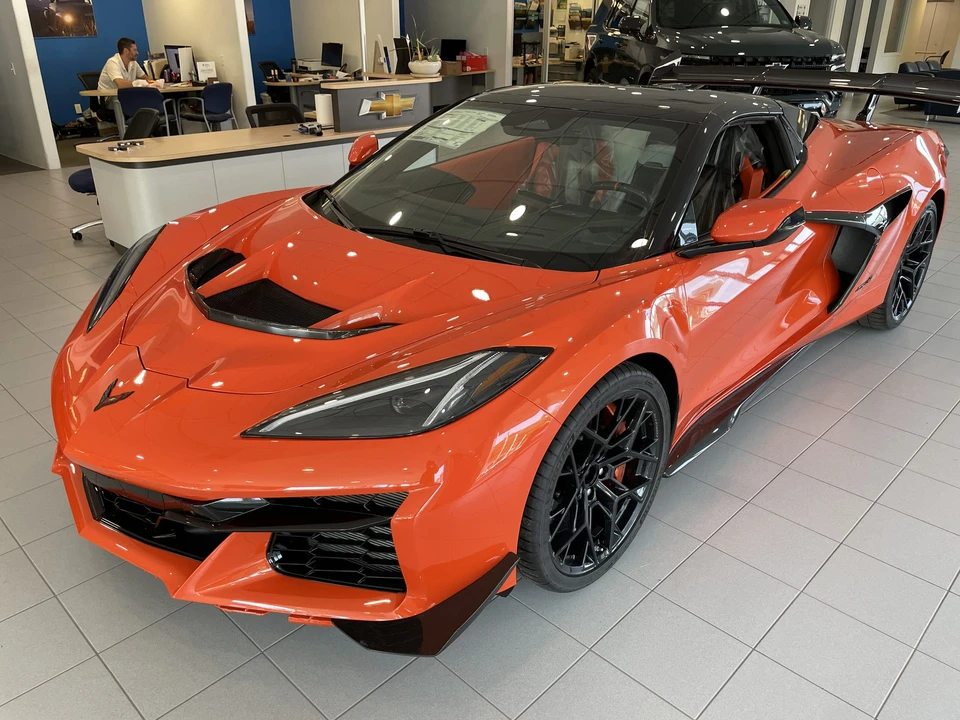 2027 Chevrolet Corvette C8 ZR1 - Image 21 of 31