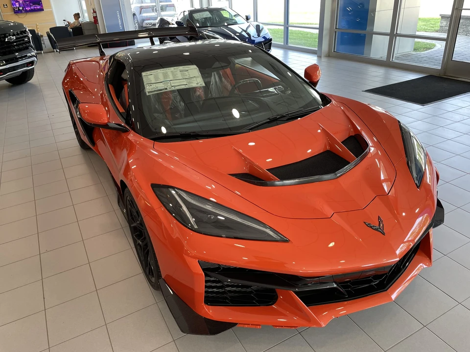 2027 Chevrolet Corvette C8 ZR1 - Image 16 of 31