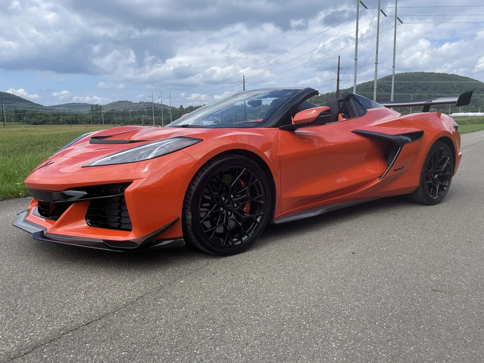2027 Chevrolet Corvette C8 ZR1 - Image 12 of 31